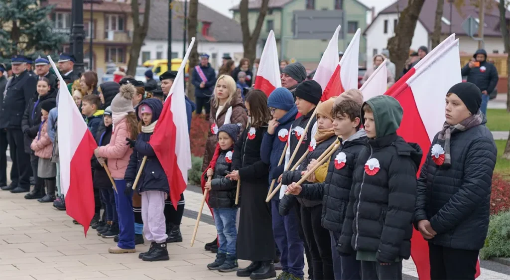 dzieci na marszu niepodległości